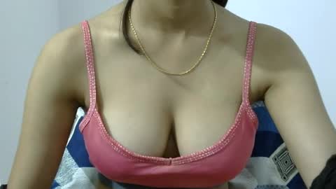 Snapshot of love_riva chatting on July 20, 11:01 am Riva online show from July 20, 11:01 am