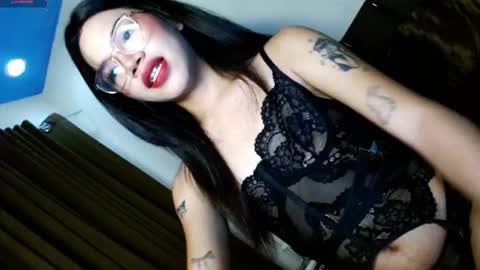 Snapshot of love_seren chatting on October 23, 11:31 am Seren online show from October 23, 11:31 am