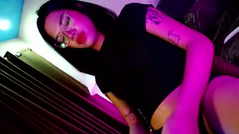 Snapshot of love_seren chatting on October 30, 11:11 am Seren online show from October 30, 11:11 am