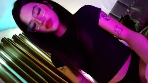 Snapshot of love_seren chatting on November 8, 5:07 am Seren online show from November 8, 5:07 am