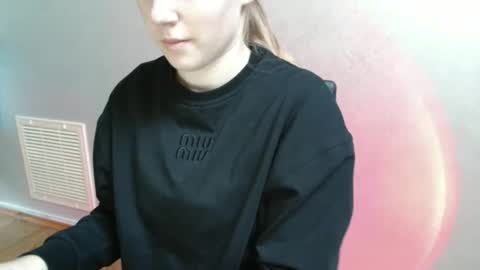 Snapshot of love_vivian chatting on December 16, 12:10 pm Vivian online show from December 16, 12:10 pm