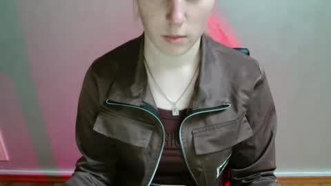 Snapshot of love_vivian chatting on December 17, 1:06 pm Vivian online show from December 17, 1:06 pm