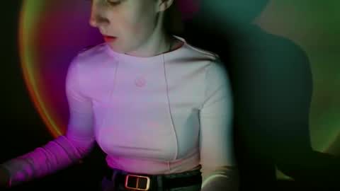 Vivian online show from February 18, 1:07 pm