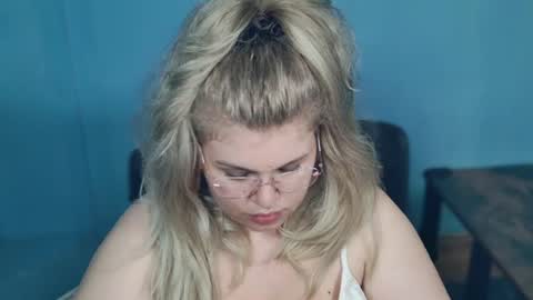 Snapshot of love_wiggy18 chatting on July 13, 11:57 am Ally online show from July 13, 11:57 am