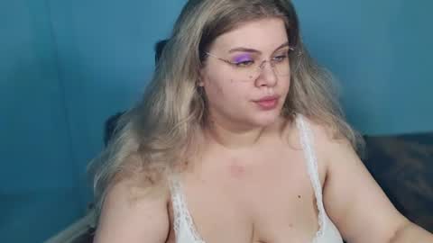 Snapshot of love_wiggy18 chatting on July 20, 5:00 am Ally online show from July 20, 5:00 am