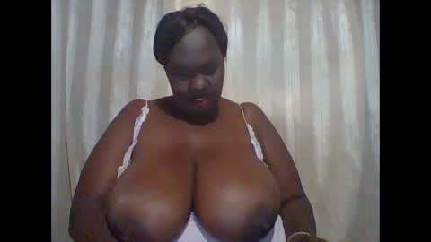 Snapshot of lovebigmelon chatting on December 22, 12:27 pm Lynn online show from December 22, 12:27 pm