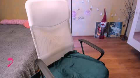 cat-girl online show from January 15, 4:21 pm