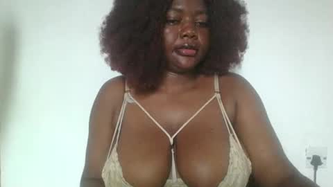 Snapshot of lovecumsluttie chatting on September 28, 11:15 am mila online show from September 28, 11:15 am