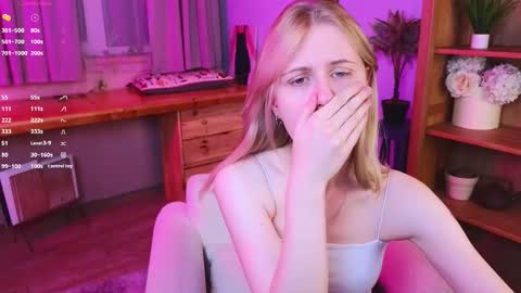 Snapshot of lovedrope chatting on October 22, 6:40 pm God like girl Ann online show from October 22, 6:40 pm