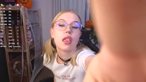 Snapshot of lovedrope chatting on November 1, 5:59 pm God like girl Ann online show from November 1, 5:59 pm