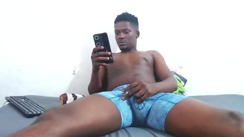 Snapshot of loveforever_69 chatting on December 15, 11:03 am -kiliiamp online show from December 15, 11:03 am