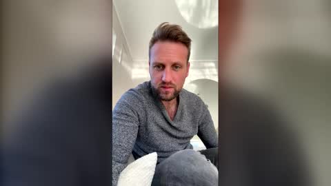 lovefuesse online show from March 15, 2:45 pm