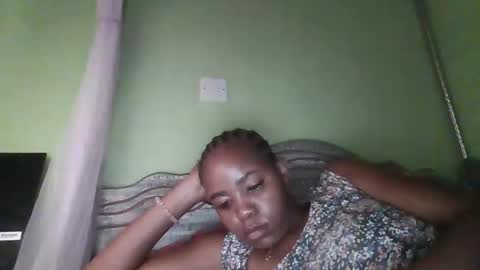 Snapshot of lovegal335 chatting on December 15, 5:01 am lovegal335 online show from December 15, 5:01 am