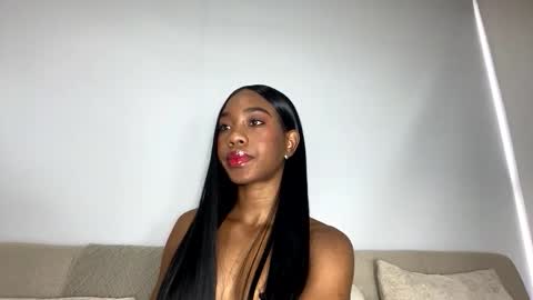 Snapshot of loveit_hermione chatting on May 17, 2:24 pm Val online show from May 17, 2:24 pm