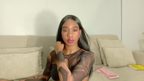 Snapshot of loveit_hermione chatting on May 21, 1:12 am Val online show from May 21, 1:12 am