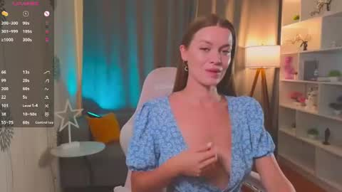 Snapshot of lovellalipss chatting on August 1, 11:09 am Laura online show from August 1, 11:09 am
