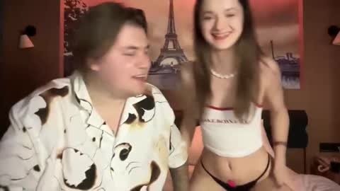 Snapshot of lovelly_mooncouple chatting on November 13, 9:47 pm Mileena and Oliver online show from November 13, 9:47 pm