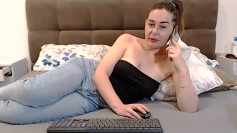 Snapshot of lovellykitty_1 chatting on July 14, 10:21 am lovellykitty online show from July 14, 10:21 am
