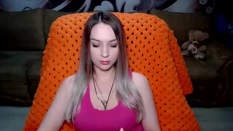 Snapshot of lovellymalina chatting on December 13, 6:05 pm private open online show from December 13, 6:05 pm