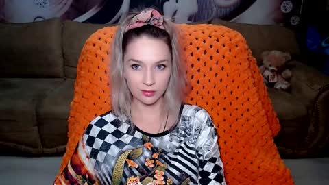 Snapshot of lovellymalina chatting on December 14, 5:03 pm private open online show from December 14, 5:03 pm