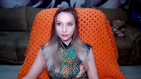 Snapshot of lovellymalina chatting on December 15, 4:04 pm private open online show from December 15, 4:04 pm