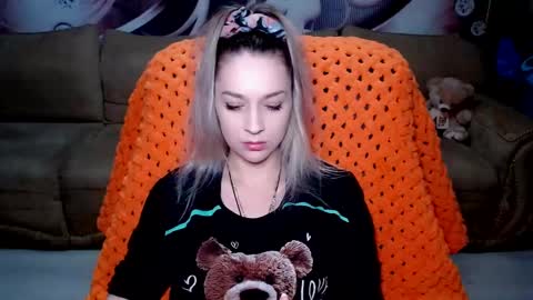 Snapshot of lovellymalina chatting on December 18, 2:49 pm private open online show from December 18, 2:49 pm