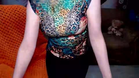 Snapshot of lovellymalina chatting on December 22, 3:22 pm private open online show from December 22, 3:22 pm