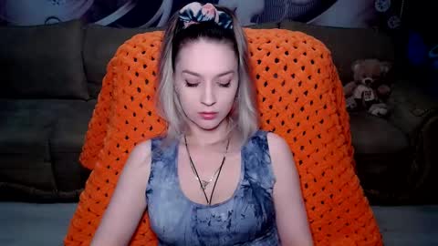 Snapshot of lovellymalina chatting on January 3, 4:59 pm private open online show from January 3, 4:59 pm