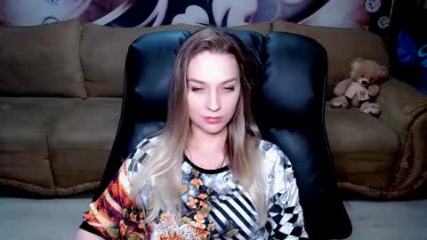 Snapshot of lovellymalina chatting on January 13, 5:12 pm private open online show from January 13, 5:12 pm