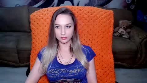 Snapshot of lovellymalina chatting on February 4, 6:17 pm private open online show from February 4, 6:17 pm