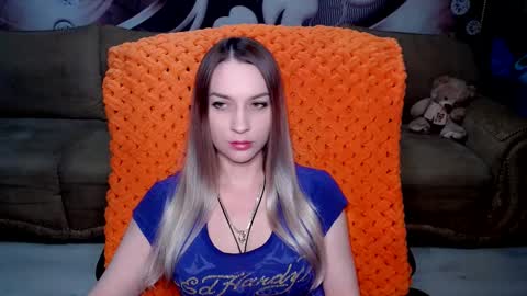 Snapshot of lovellymalina chatting on March 3, 5:18 pm private open online show from March 3, 5:18 pm