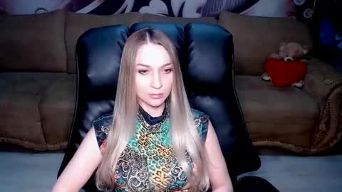 Snapshot of lovellymalina chatting on September 20, 3:35 pm private open online show from September 20, 3:35 pm