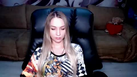 Snapshot of lovellymalina chatting on September 29, 4:45 pm private open online show from September 29, 4:45 pm