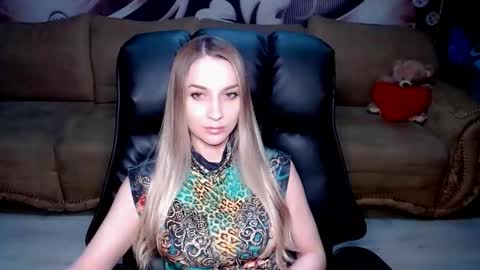 Snapshot of lovellymalina chatting on October 1, 2:23 pm private open online show from October 1, 2:23 pm