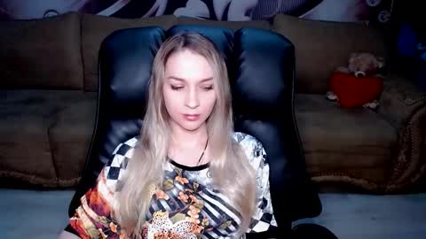Snapshot of lovellymalina chatting on October 4, 3:21 pm private open online show from October 4, 3:21 pm