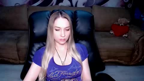 Snapshot of lovellymalina chatting on October 12, 1:10 pm private open online show from October 12, 1:10 pm