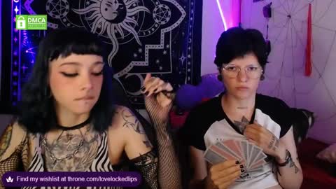 Snapshot of lovelockedlips chatting on October 21, 1:17 am Alex Violet online show from October 21, 1:17 am