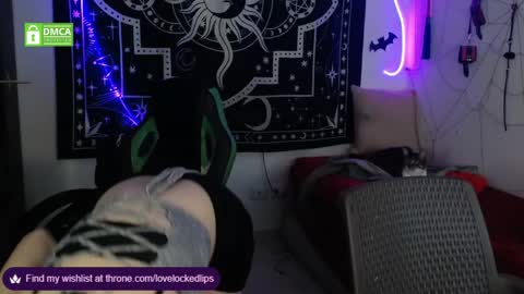 Snapshot of lovelockedlips chatting on November 5, 2:33 am Alex Violet online show from November 5, 2:33 am