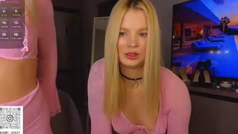 Snapshot of lovely_babyy chatting on June 16, 10:45 pm Jenny online show from June 16, 10:45 pm