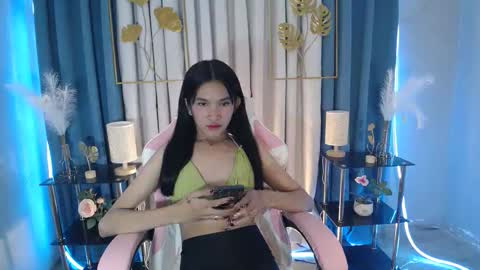 BELLA online show from April 29, 6:14 pm