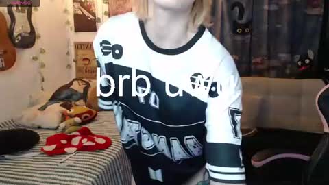 Snapshot of lovely_cass chatting on July 6, 3:03 pm Cassie online show from July 6, 3:03 pm