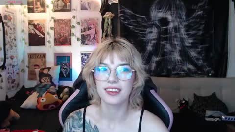 Snapshot of lovely_cass chatting on July 7, 6:47 am Cassie online show from July 7, 6:47 am