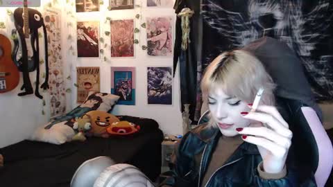 Snapshot of lovely_cass chatting on July 10, 5:34 am Cassie online show from July 10, 5:34 am