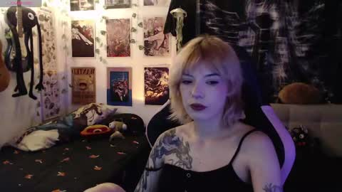 Snapshot of lovely_cass chatting on July 14, 4:50 am Cassie online show from July 14, 4:50 am