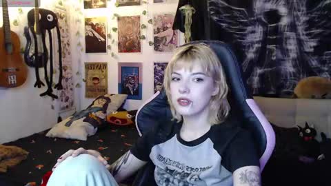 Snapshot of lovely_cass chatting on July 17, 1:12 am Cassie online show from July 17, 1:12 am