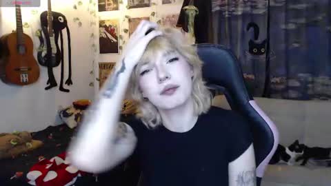 Snapshot of lovely_cass chatting on July 22, 3:09 am Cassie online show from July 22, 3:09 am