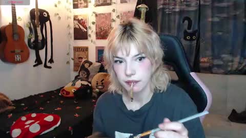 Snapshot of lovely_cass chatting on July 23, 4:10 am Cassie online show from July 23, 4:10 am