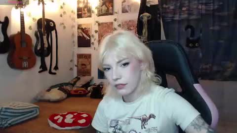 Snapshot of lovely_cass chatting on July 30, 1:26 am Cassie online show from July 30, 1:26 am