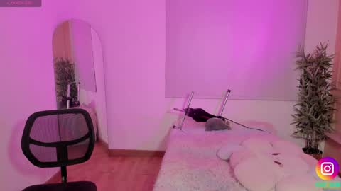 Emma online show from April 29, 1:04 pm