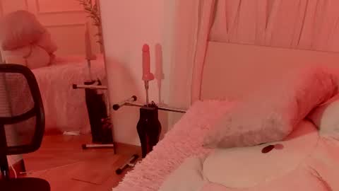 Emma online show from July 25, 1:19 pm